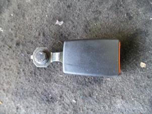Used Front seatbelt buckle, right Smart Fortwo Coupé (450.3) 0.7 Price on request offered by Autodemontage Joko B.V.