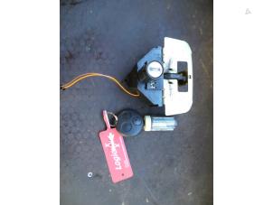 Used Set of cylinder locks (complete) Smart Fortwo Coupé (450.3) 0.7 Price on request offered by Autodemontage Joko B.V.