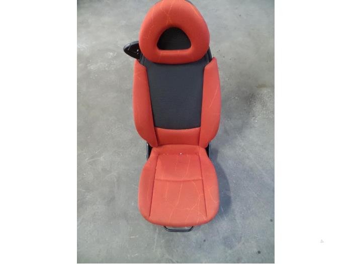 Seat, right from a Smart Fortwo Coupé (450.3) 0.7 2004