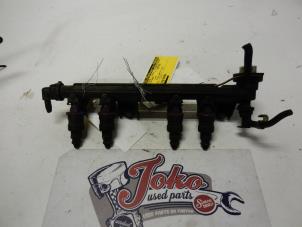 Used Fuel injector nozzle Renault Clio II (BB/CB) 1.2 Price on request offered by Autodemontage Joko B.V.