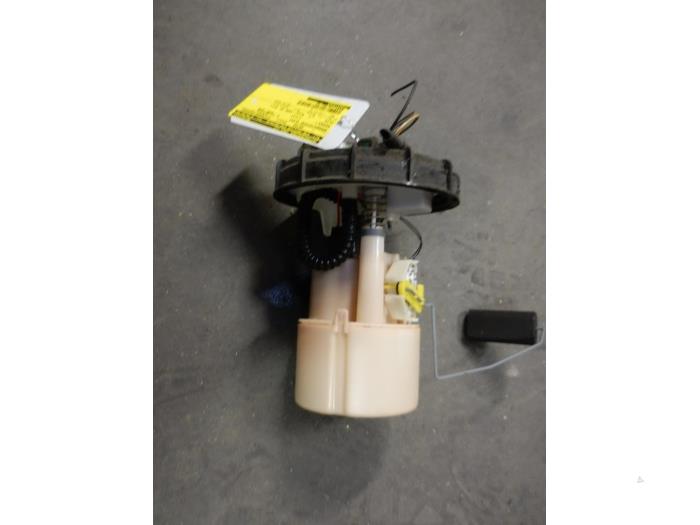 Usagé Pompe à carburant Renault Clio II (BB/CB) 1.2 Prix sur demande proposé par Autodemontage Joko B.V.