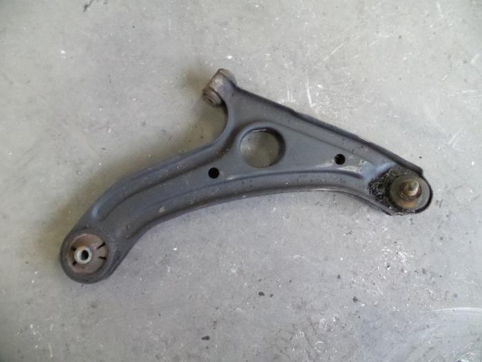 Hyundai Getz Front lower wishbones, right stock | ProxyParts.com