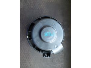 Used Heating and ventilation fan motor Ford Focus 2 1.6 TDCi 16V 90 Price on request offered by Autodemontage Joko B.V.