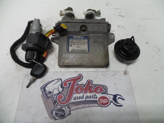 Used Engine management computer Renault Clio II Societe (SB) 1.9 D Price on request offered by Autodemontage Joko B.V.