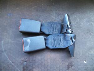 Used Rear seatbelt buckle, centre Fiat Stilo (192A/B) 2.4 20V Abarth 3-Drs. Price on request offered by Autodemontage Joko B.V.