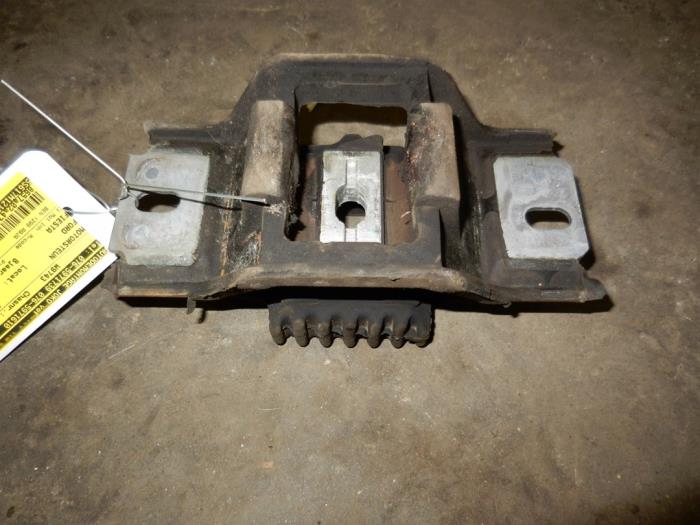 Used Engine mount Ford Fiesta 5 (JD/JH) 1.3 Price on request offered by Autodemontage Joko B.V.