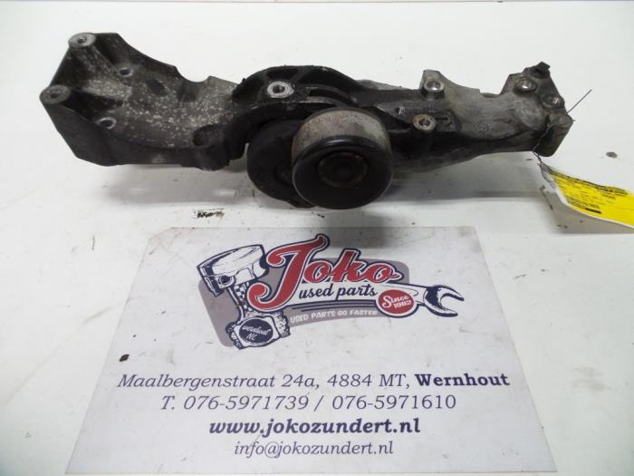 Usagé Support dynamo haut Ford Transit 2.4 TDdi 16V Prix sur demande proposé par Autodemontage Joko B.V.