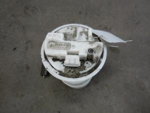 Used Electric fuel pump Renault Twingo II (CN) 1.2 16V LEV Price on request offered by Autodemontage Joko B.V.