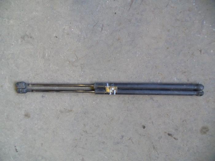 Rear gas strut, left from a Ford Fusion 1.6 16V 2003