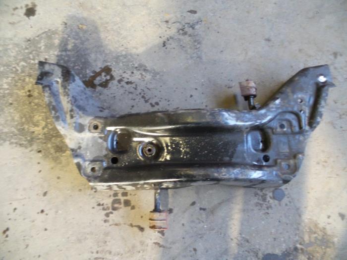 Subframe from a Volkswagen Polo IV (9N1/2/3) 1.2 12V 2005