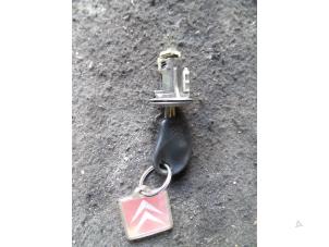 Used Door lock cylinder, left Citroen Saxo 1.4i SX,VSX Price on request offered by Autodemontage Joko B.V.
