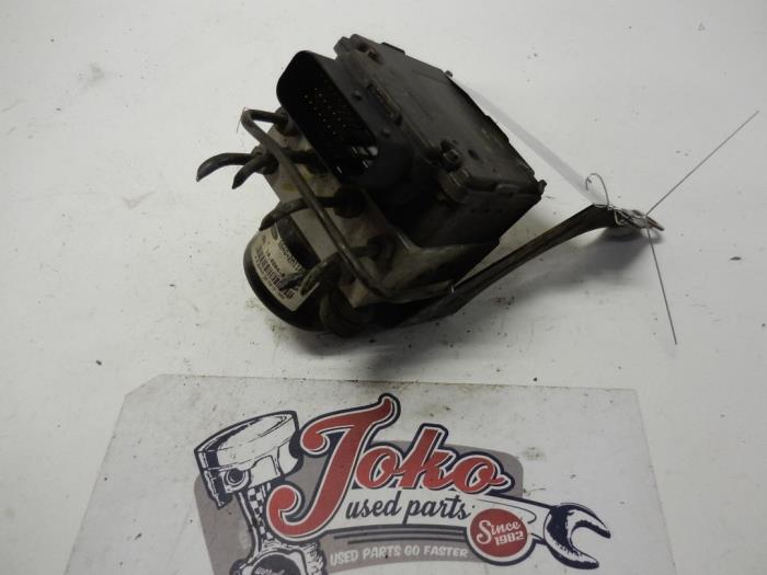 Begagnade ABS-pump Ford Focus 1 2.0 16V Pris på förfrågan erbjuds av Autodemontage Joko B.V.