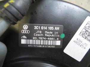 Używane Wspomaganie hamulców Volkswagen Passat Variant (3C5) 2.0 TDI 16V 135 Cena na żądanie oferowane przez Autodemontage Joko B.V.