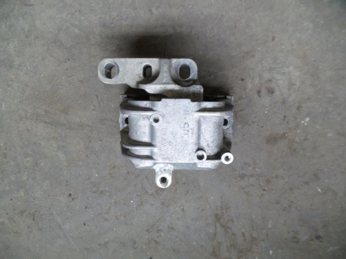 Usagé Support moteur Volkswagen Passat Variant (3C5) 2.0 TDI 16V 135 Prix sur demande proposé par Autodemontage Joko B.V.