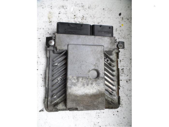 Used Engine management computer Volkswagen Passat Variant (3C5) 2.0 TDI 16V 135 Price on request offered by Autodemontage Joko B.V.