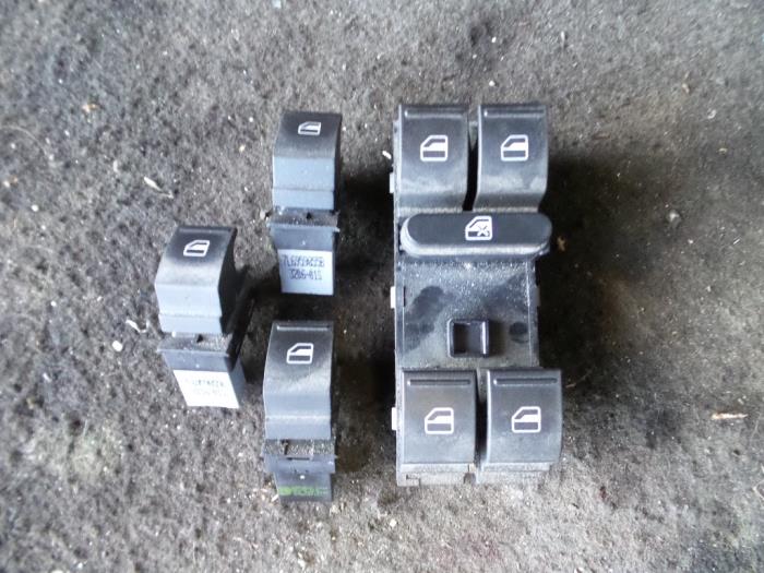 Electric window switch from a Volkswagen Passat Variant (3C5) 2.0 TDI 16V 135 2007