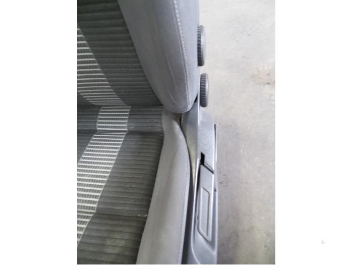 Seat, left from a Volkswagen Golf V (1K1) 1.9 TDI 2006