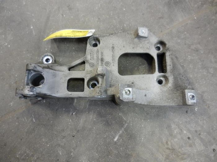 Used Alternator upper bracket Skoda Octavia Combi (1Z5) 1.6 MPI Price on request offered by Autodemontage Joko B.V.