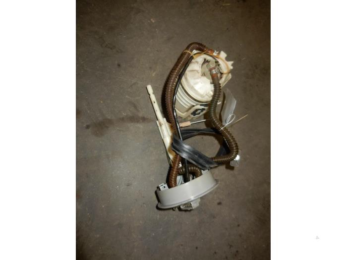 Usagé Pompe à carburant Volkswagen Passat (35I) 2.0i Prix sur demande proposé par Autodemontage Joko B.V.