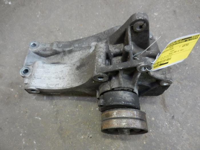 Usagé Support dynamo haut Volkswagen Polo III (6N2) 1.4 16V 75 Prix sur demande proposé par Autodemontage Joko B.V.