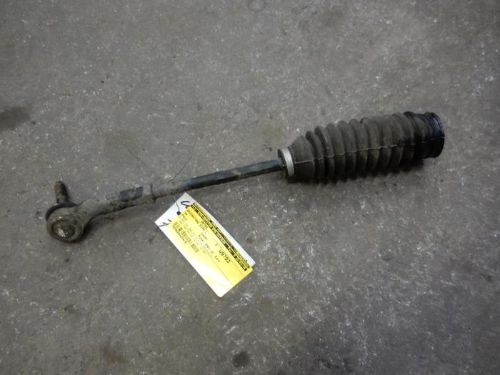 Tie rod end, left from a Volkswagen Polo III (6N2) 1.4 16V 75 2001