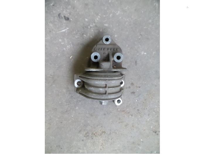 Used Engine mount Fiat Ducato (243/244/245/247) 2.0 JTD Price on request offered by Autodemontage Joko B.V.