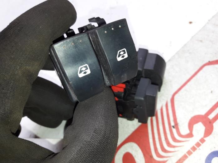 Electric window switch Renault Clio 060045B