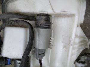 Used Windscreen washer pump BMW 3 serie (E90) 330d 24V Price on request offered by Autodemontage Joko B.V.