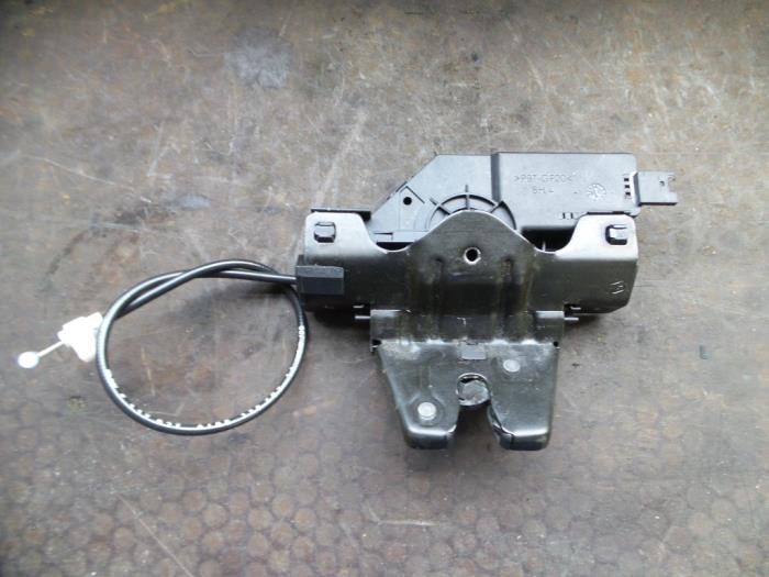Tailgate lock mechanism from a BMW 3 serie (E90) 330d 24V 2007