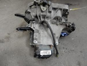 Used Gearbox Renault Clio II Societe (SB) 1.5 dCi 65 Price on request offered by Autodemontage Joko B.V.