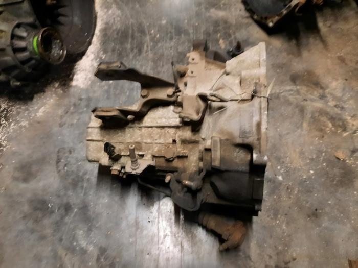 Gebrauchte Getriebe Mitsubishi Space Wagon (N3/N4) 1.8 GLX TD Preis auf Anfrage angeboten von Autodemontage Joko B.V.