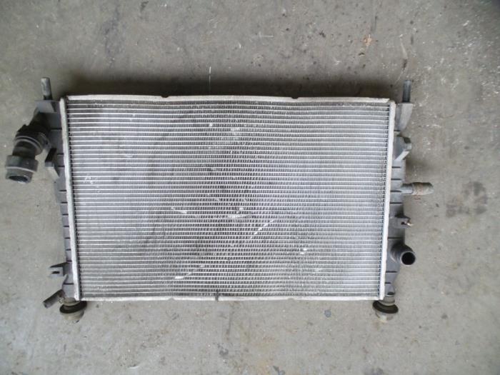 Usagé Radiateur Ford Mondeo III Wagon 2.0 TDCi 130 16V Prix sur demande proposé par Autodemontage Joko B.V.