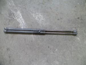 Used Rear gas strut, left Ford Mondeo III Wagon 2.0 TDCi 130 16V Price on request offered by Autodemontage Joko B.V.