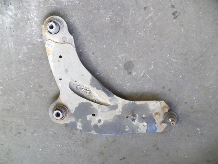 Front lower wishbone, left from a Nissan Primastar 1.9 dCi 80 2004