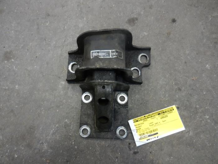 Used Engine mount Peugeot Boxer (U9) 2.2 HDi 100 Euro 4 Price on request offered by Autodemontage Joko B.V.