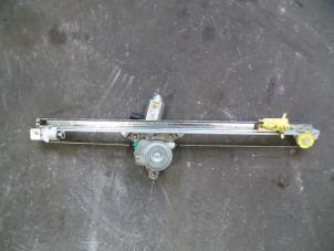 Used Window mechanism 2-door, front right Nissan Primastar 1.9 dCi 80 Price on request offered by Autodemontage Joko B.V.