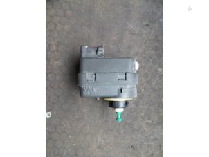 Used Headlight motor Nissan Primastar 1.9 dCi 80 Price on request offered by Autodemontage Joko B.V.