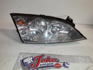 Used Headlight, right Ford Mondeo III 2.0 TDCi/TDDi 115 16V Price on request offered by Autodemontage Joko B.V.