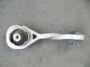 Used Gearbox mount Renault Clio II (BB/CB) 1.6 16V Price on request offered by Autodemontage Joko B.V.