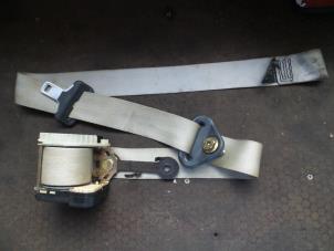 Used Front seatbelt, left Renault Clio II (BB/CB) 1.6 16V Price on request offered by Autodemontage Joko B.V.