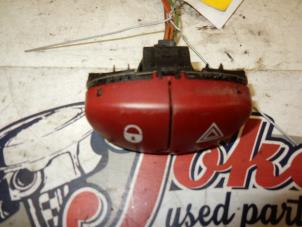 Used Panic lighting switch Peugeot 206 SW (2E/K) 1.4 HDi Price on request offered by Autodemontage Joko B.V.