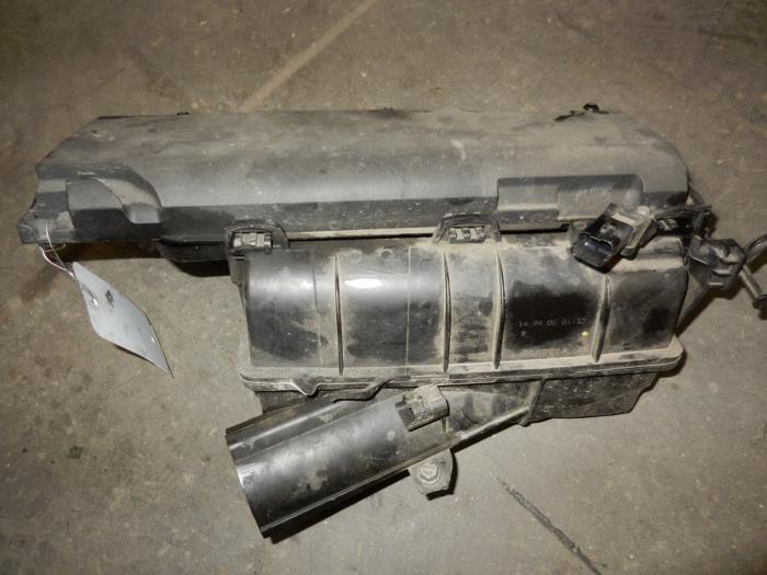 Gebrauchte Luftfiltergehäuse Peugeot 206 SW (2E/K) 1.4 HDi Preis auf Anfrage angeboten von Autodemontage Joko B.V.