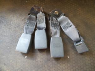 Used Rear seatbelt buckle, centre Kia Cerato 1.6 16V Price on request offered by Autodemontage Joko B.V.