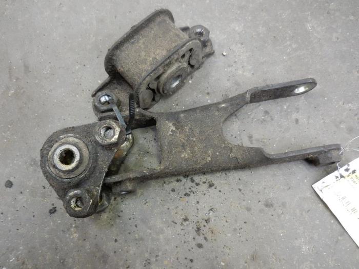 Used Engine mount Fiat Ducato (243/244/245/247) 2.3 JTD 16V Price on request offered by Autodemontage Joko B.V.