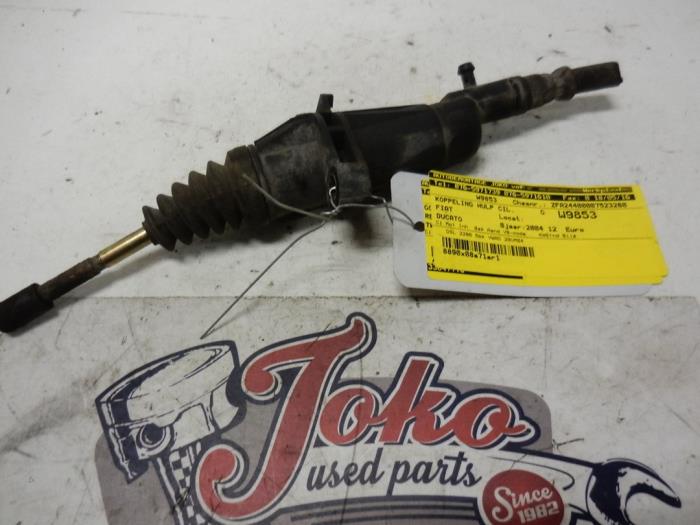 Clutch slave cylinder from a Fiat Ducato (243/244/245) 2.3 JTD 16V 2004