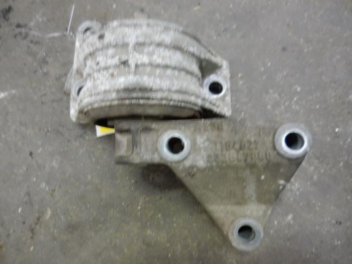 Used Engine mount Fiat Ducato (243/244/245/247) 2.3 JTD 16V Price on request offered by Autodemontage Joko B.V.