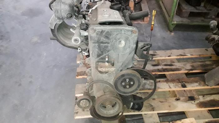 Motor van een Hyundai Accent 1.5i 16V 2000