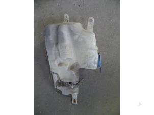Used Front windscreen washer reservoir Volkswagen Polo III Classic (6KV2) 1.9 SDI Price on request offered by Autodemontage Joko B.V.