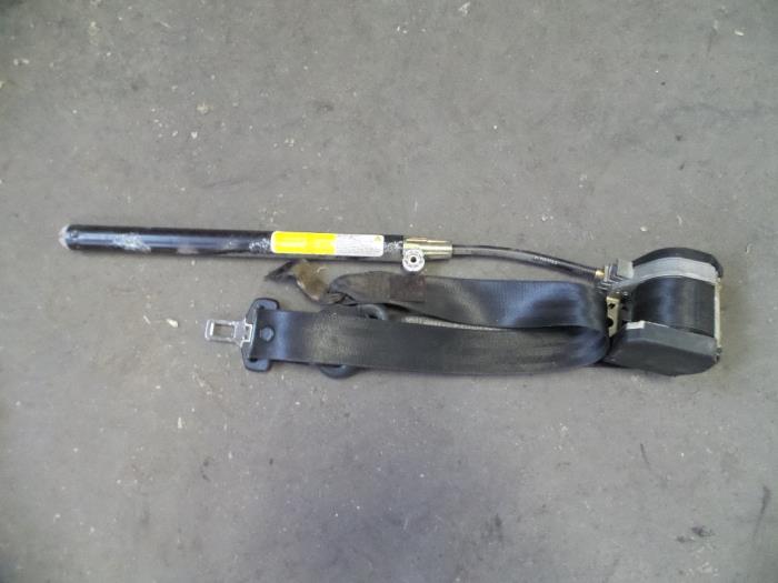 Front seatbelt, left from a Volkswagen Polo III Classic (6KV2) 1.9 SDI 2001