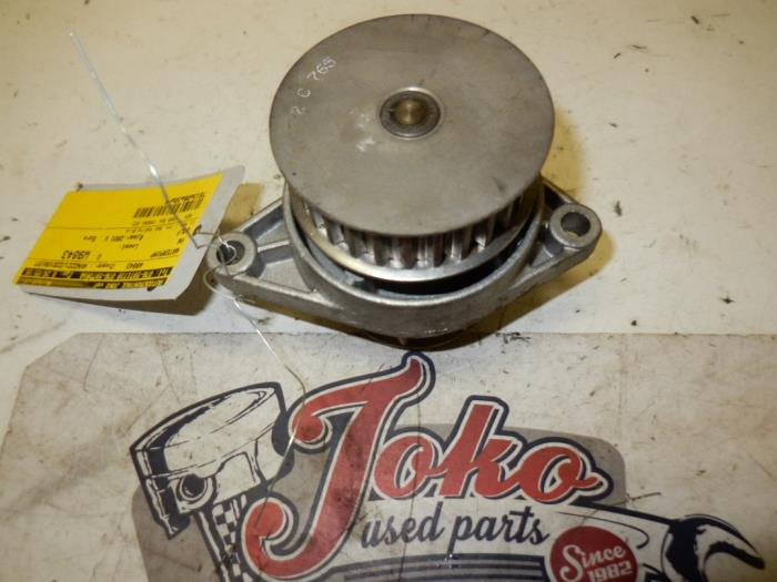 Begagnade Vattenpump Volkswagen Golf IV (1J1) 1.6 16V Pris på förfrågan erbjuds av Autodemontage Joko B.V.
